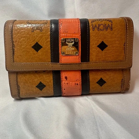 MCM Tote & Wallet Set - Picture 3 of 15